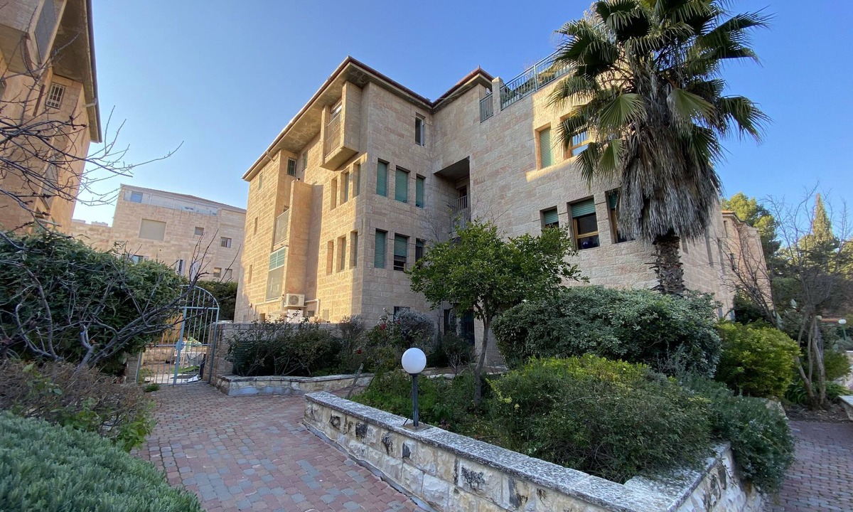 Emek Refaim Apartment | Bajayo Estate - Peaceful & neat