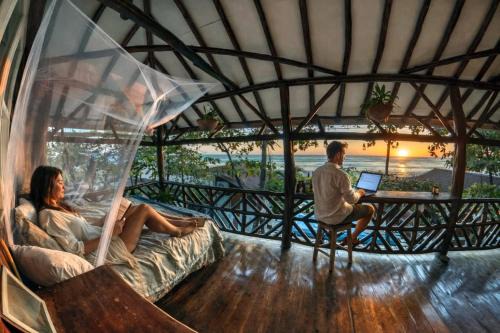 Pochomil House | Balcony Bedroom Suite w Romantic Sunsets - AC - Pool