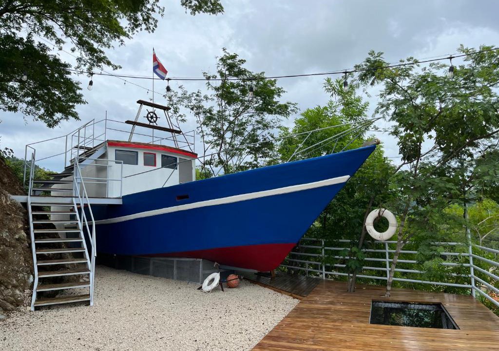 Rio Seco Boat Rental | Barcaza a 2km de Playa Potrero