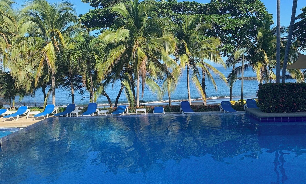 El Ocotal Villa | Beach, pools & dining-steps away! Monkeys too!