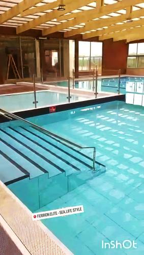 Ashkelon Apartment | Beach Suite Israel - Indoor Pool, Best View, Gym, Massage Chair, Spa ביץ סוייט ישראל - נוף ים מאלף, בריכה מקורה, כיסא מסאז, חדר כושר וספא