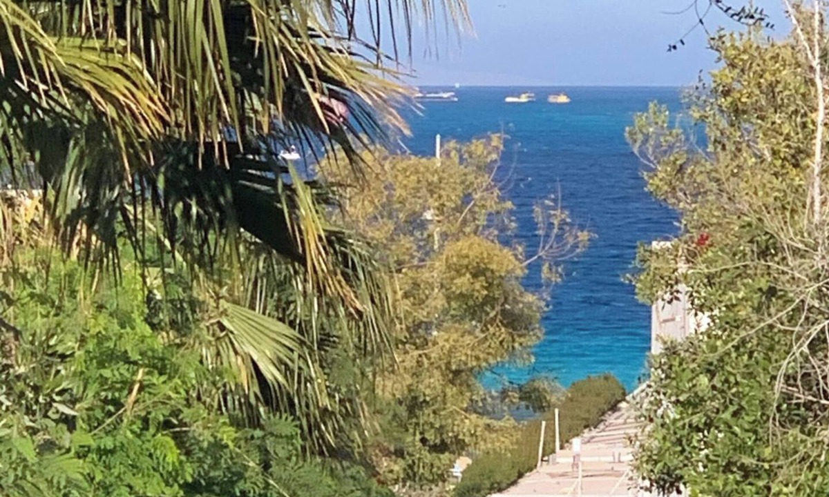 Village Road Apartment | Beachfront 3-Bed Sleeps 6 with Sea View