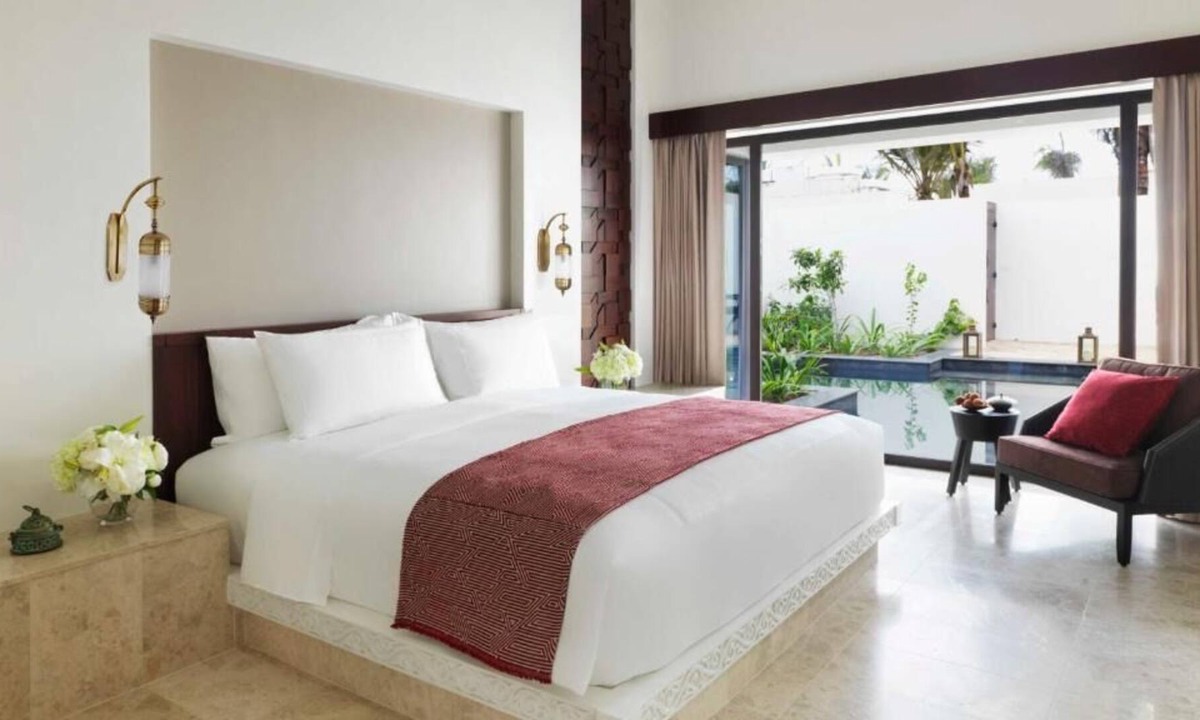 Salalah House | Beachfront Oasis! Private Plunge Pool & Terrace, Spa Center and Free Parking!