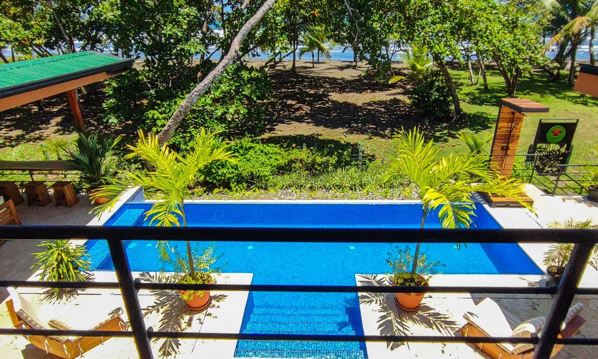 Savegre House | BEACHFRONTGEM perfect for large family gatherings, reunions, book now and save
