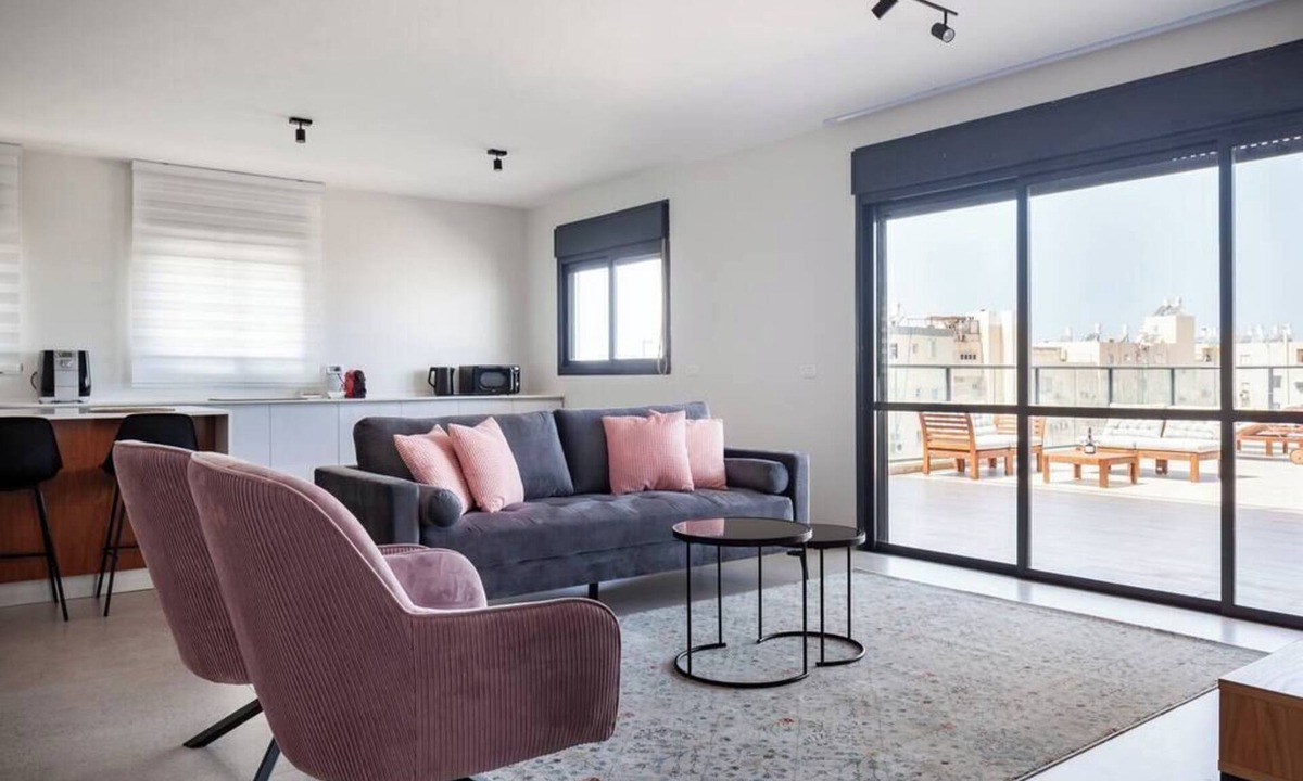 Bat Yam Apartment | Beachside 3BR | Huge Patio| Mamad