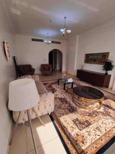 Al Majaz Apartment | Beautiful Levish 3-Bedroom Family Apartment with Garden View