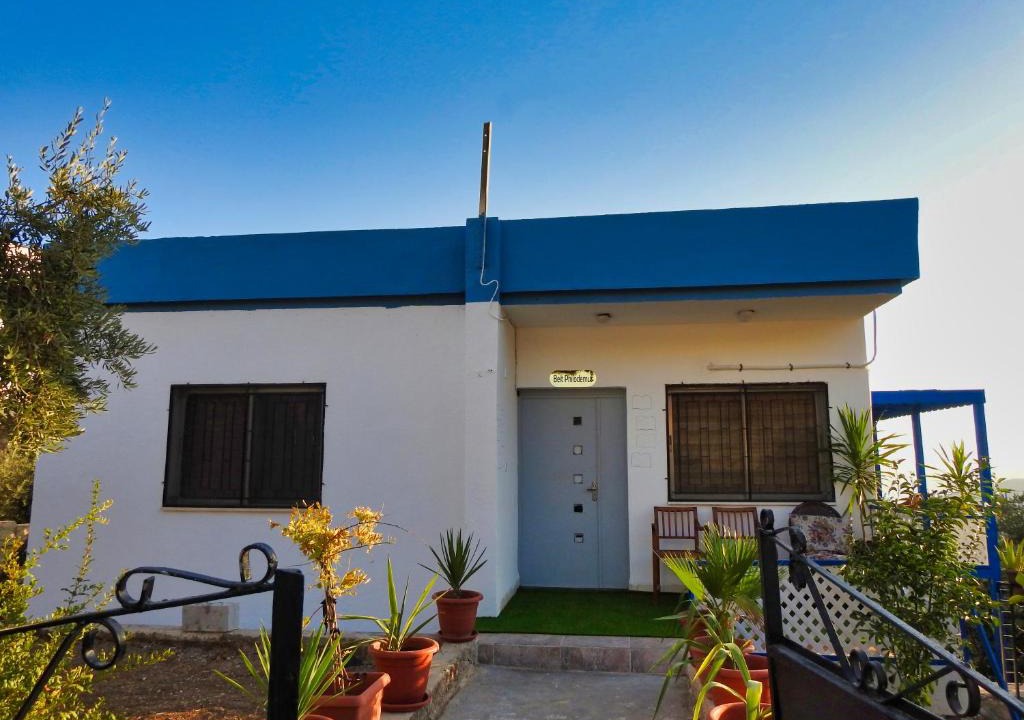 Umm Qais Bed & Breakfast | Beit Philodemus