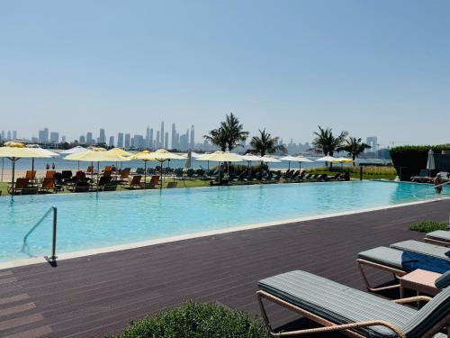 Palm Jumeirah Apartment | Best View Luxury 2BDR Palm Jumeirah, Beach & Pool