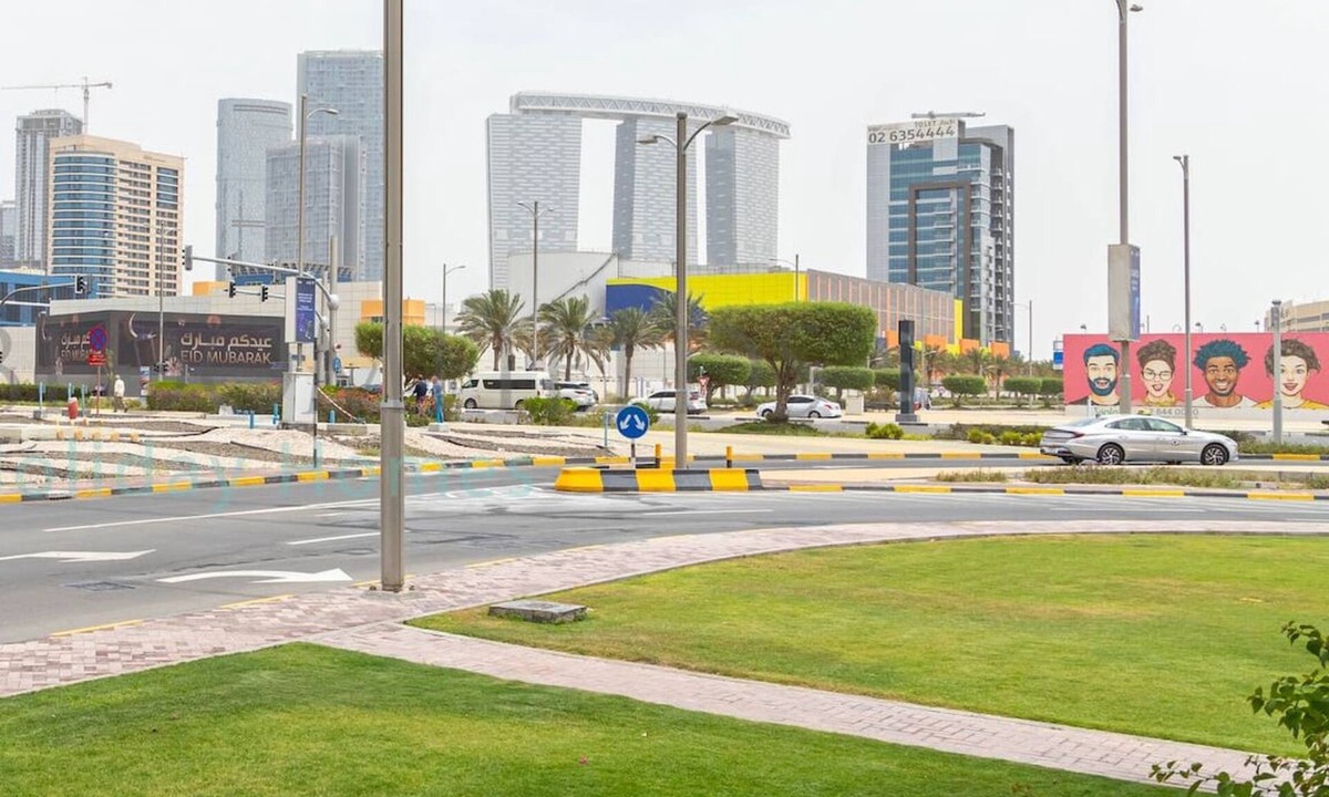 Abu Dhabi Ski Chalet | Bloomfields 2BR Townhouse Marina Square AlReem