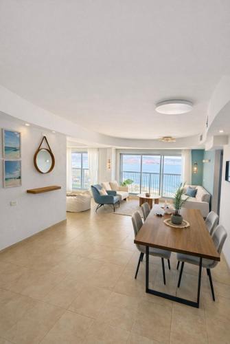 Kiryat Yam Apartment | Blue love seaview