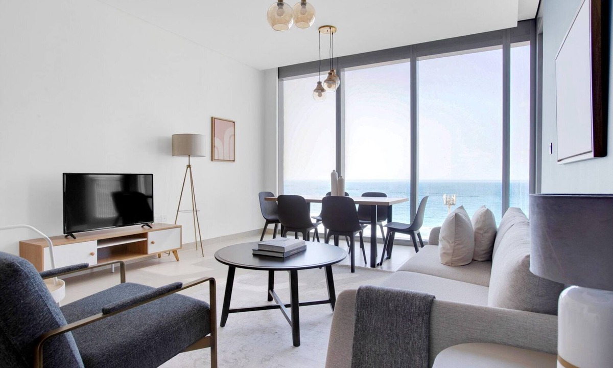 Dubai Marina Apartment | Blueground | Dubai Marina, pool, nr Marina