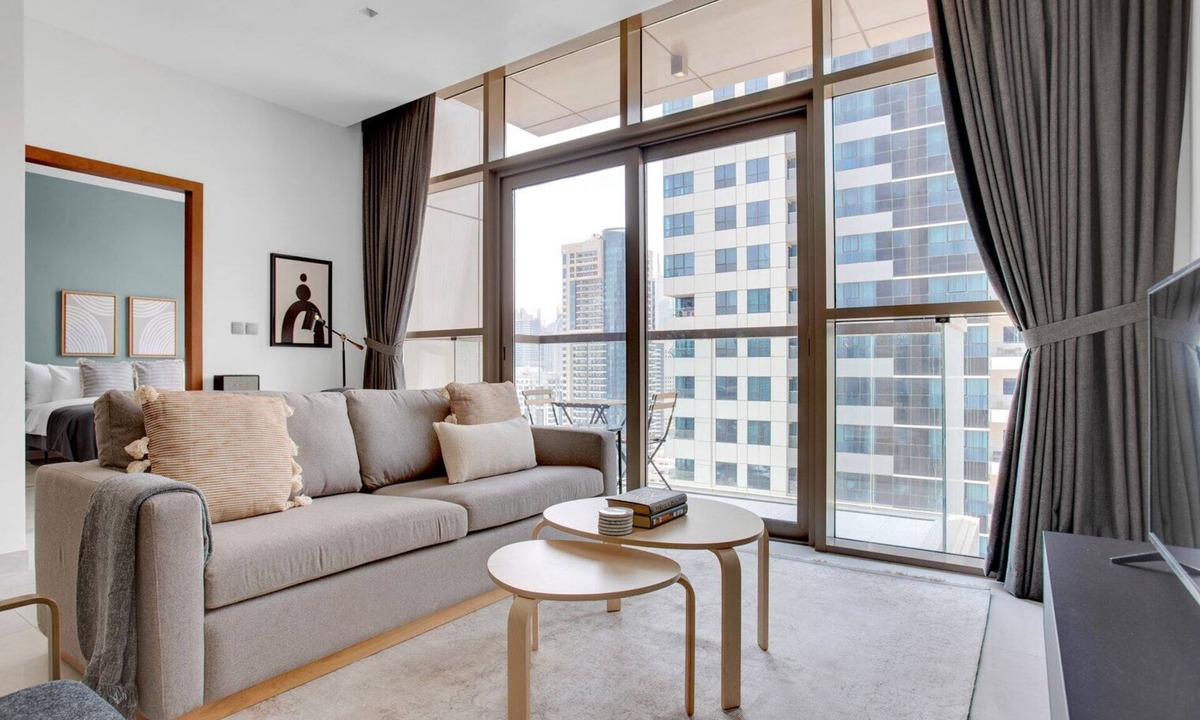 Dubai Marina Apartment | Blueground | Dubai Marina, pool, nr Marina