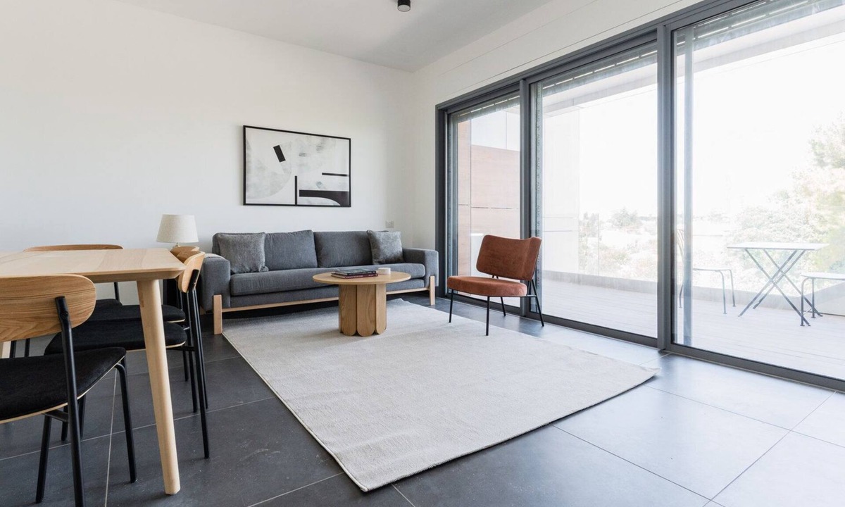 Giv'atayim Apartment | Blueground | Giv'atayim, balcony, nr Park (TLV-100)
