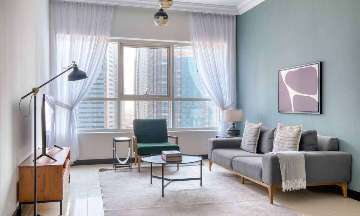 Jumeirah Lake Towers Apartment | Blueground | JLT, pool, nr Dubai Marina