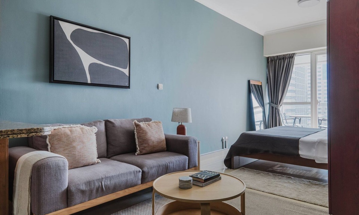 Jumeirah Lake Towers Apartment | Blueground | JLT, pool, nr Dubai Marina