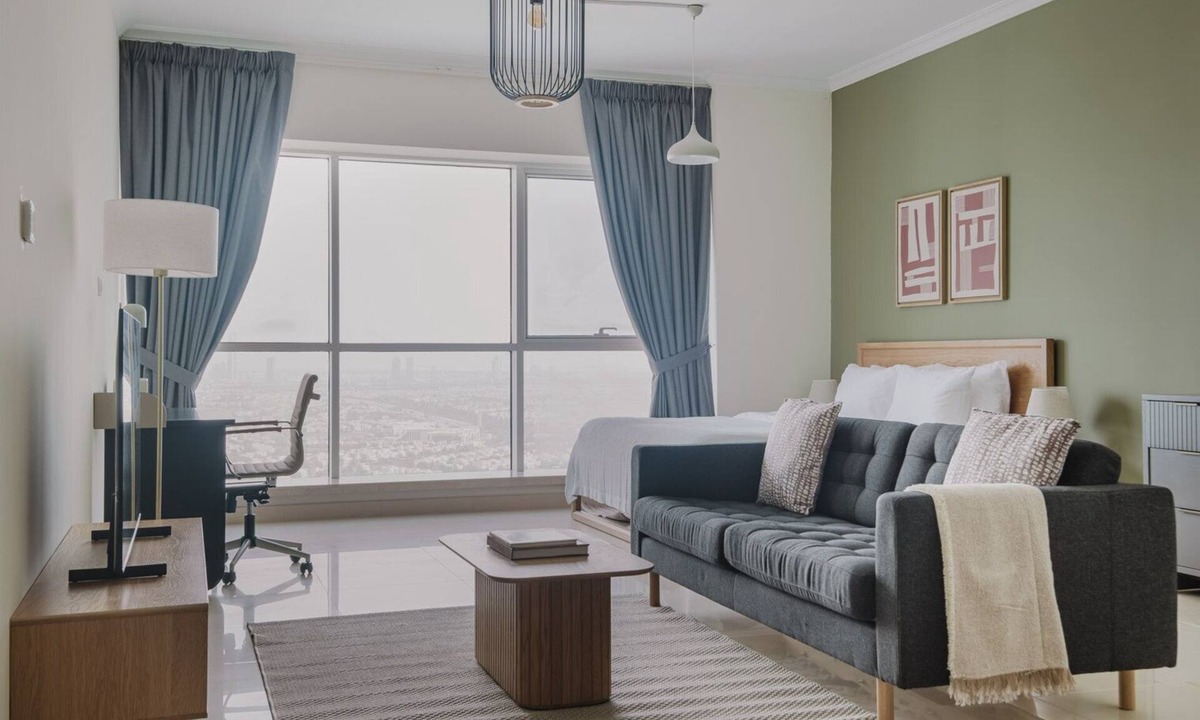 Jumeirah Lake Towers Apartment | Blueground | JLT, rooftop pool, nr Dubai Marina