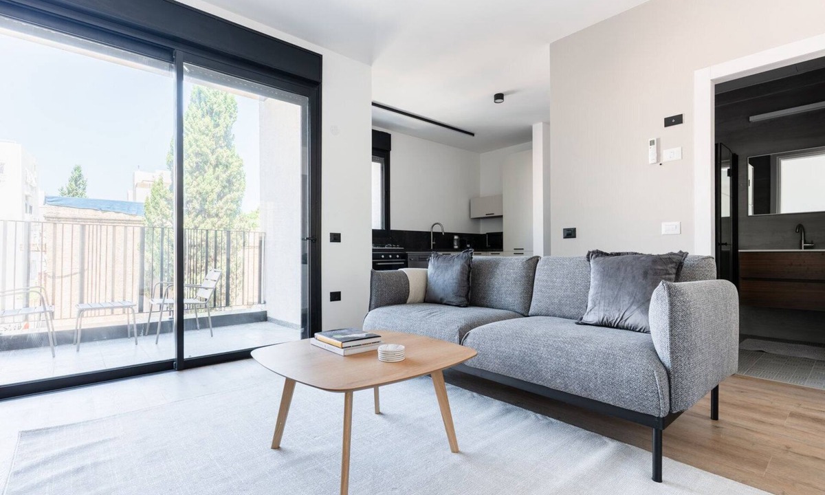 Tel Aviv City Center Apartment | Blueground | Lev HaIr, balcony, nr Rothschild (TLV-84)