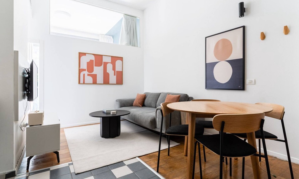 Tel Aviv Apartment | Blueground | Lev HaIr, city view nr Carmel Market (TLV-94)
