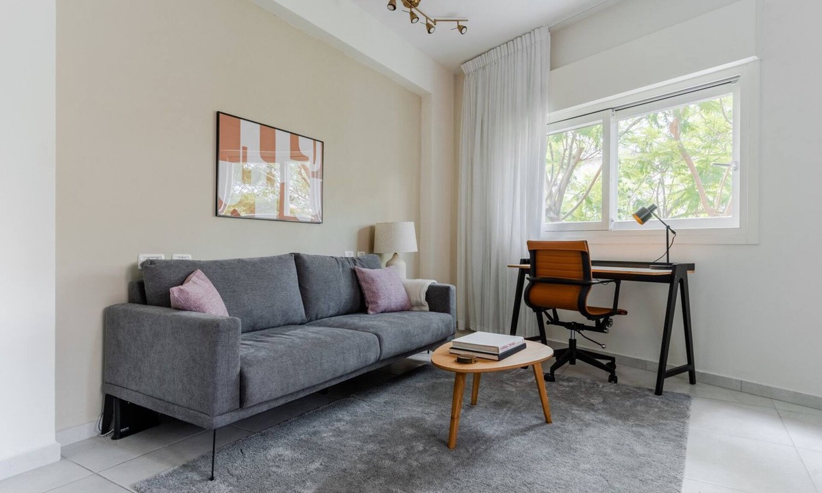 Tel Aviv City Center Apartment | Blueground | Nahalat Bynamin, City view (TLV-7)