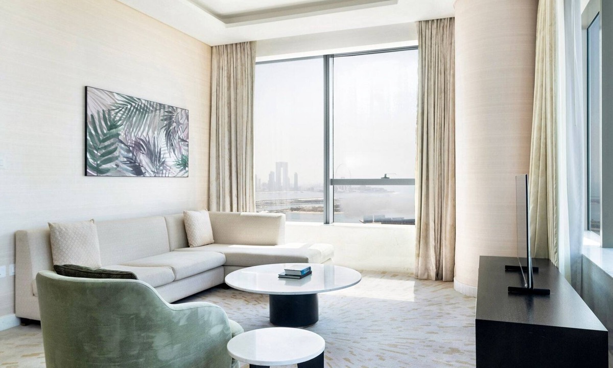 Palm Jumeirah Apartment | Blueground | The Palm Jumeirah, pool, nr Atlantis
