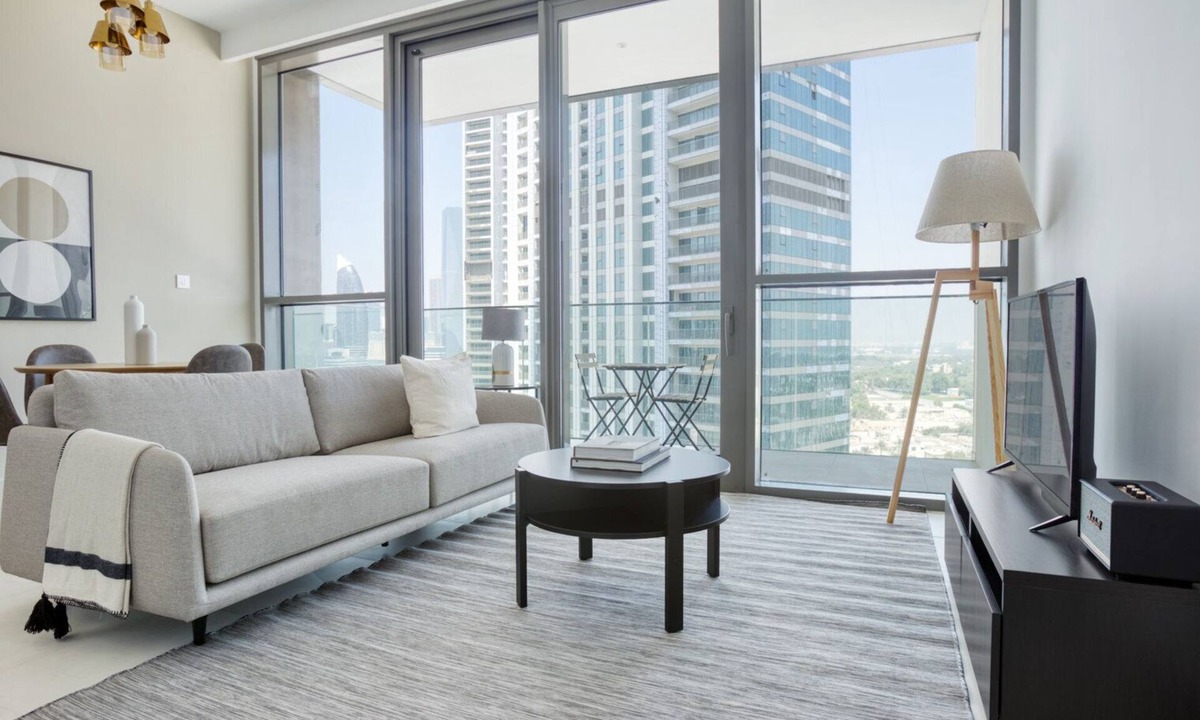 Bur Dubai Apartment | Blueground | Za'abeel 2, pool, nr Dubai Frame