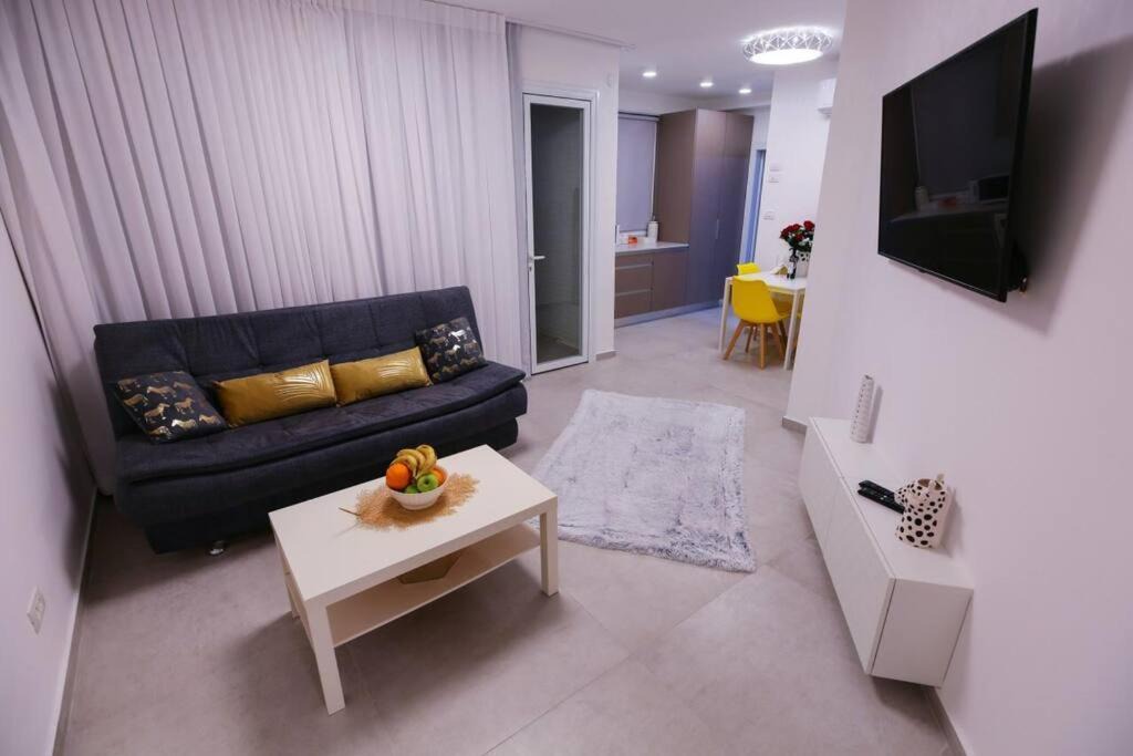Bat Yam Apartment | Boutique VIP Apartment with Balcony on the Sea