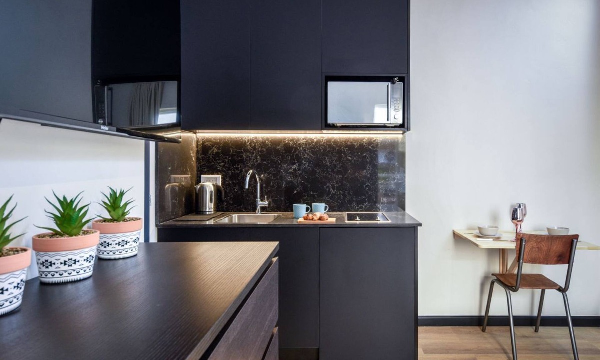Florentin Apartment | Brand New Bauhaus Living with Balcony and a Roof Top 15