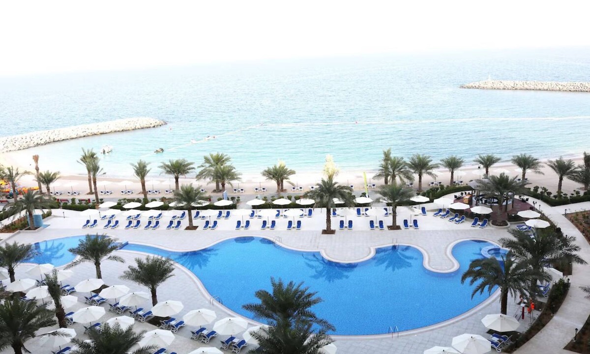 Al-Fujairah Hotel | Breathtaking Oceanfront Views from a Relaxing Balcony Room Stay