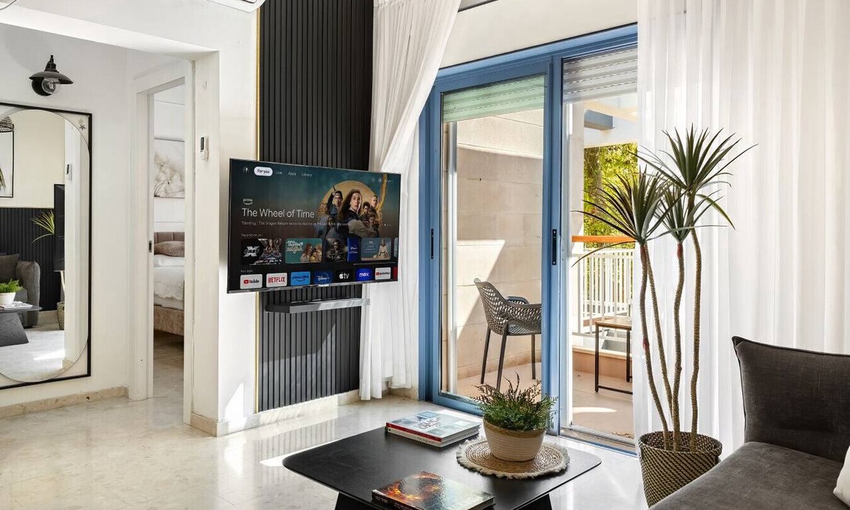 Eilat Apartment | Bright 2BR Apartment with Balcony at Royal Park