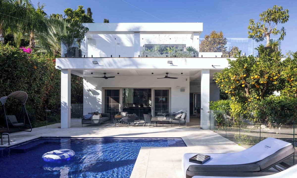 Kfar Shmaryahu Villa | Carmelo Tulip Villa