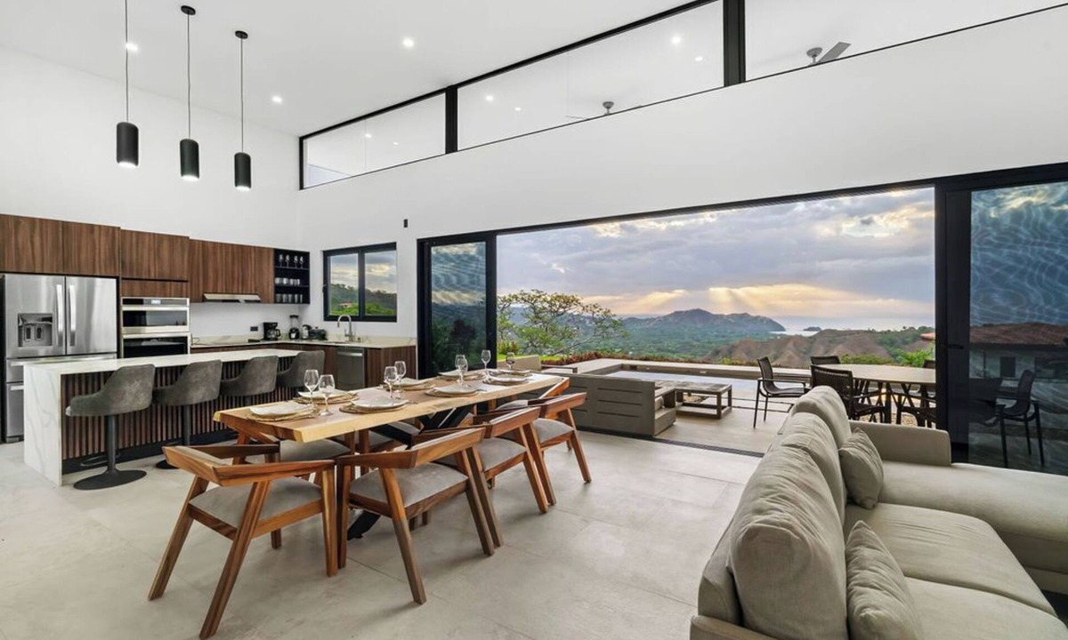 Coco Villa | Casa Alto Verde | 4 King Suites & Pool