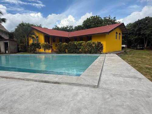 Aserradores House | Casa Amarilla