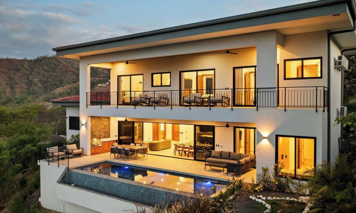 Coco Villa | Casa Bayview | 4 Oceanview King Suites