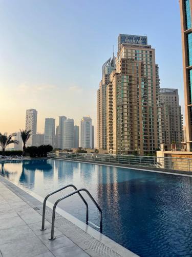 Dubai Apartment | Casa Marina - great views & pool, fully equipped