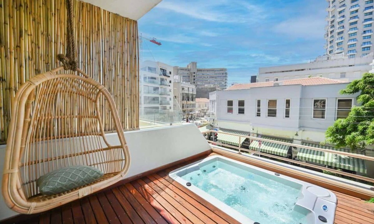 Tel Aviv Promenade Apartment | Central apartment with Jacuzzi near Bograshov Beach by HolyGuest
