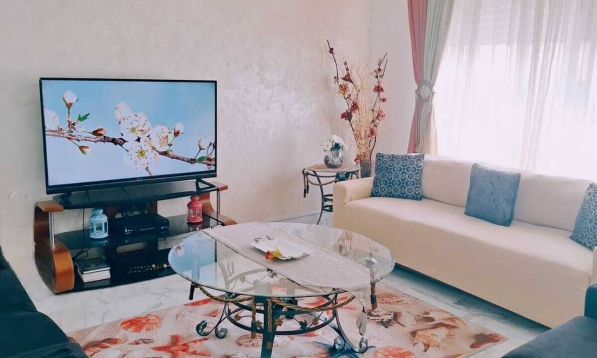 Suwailih Apartment | Charming 3-bedroom apartment with AC in vibrant Amman
