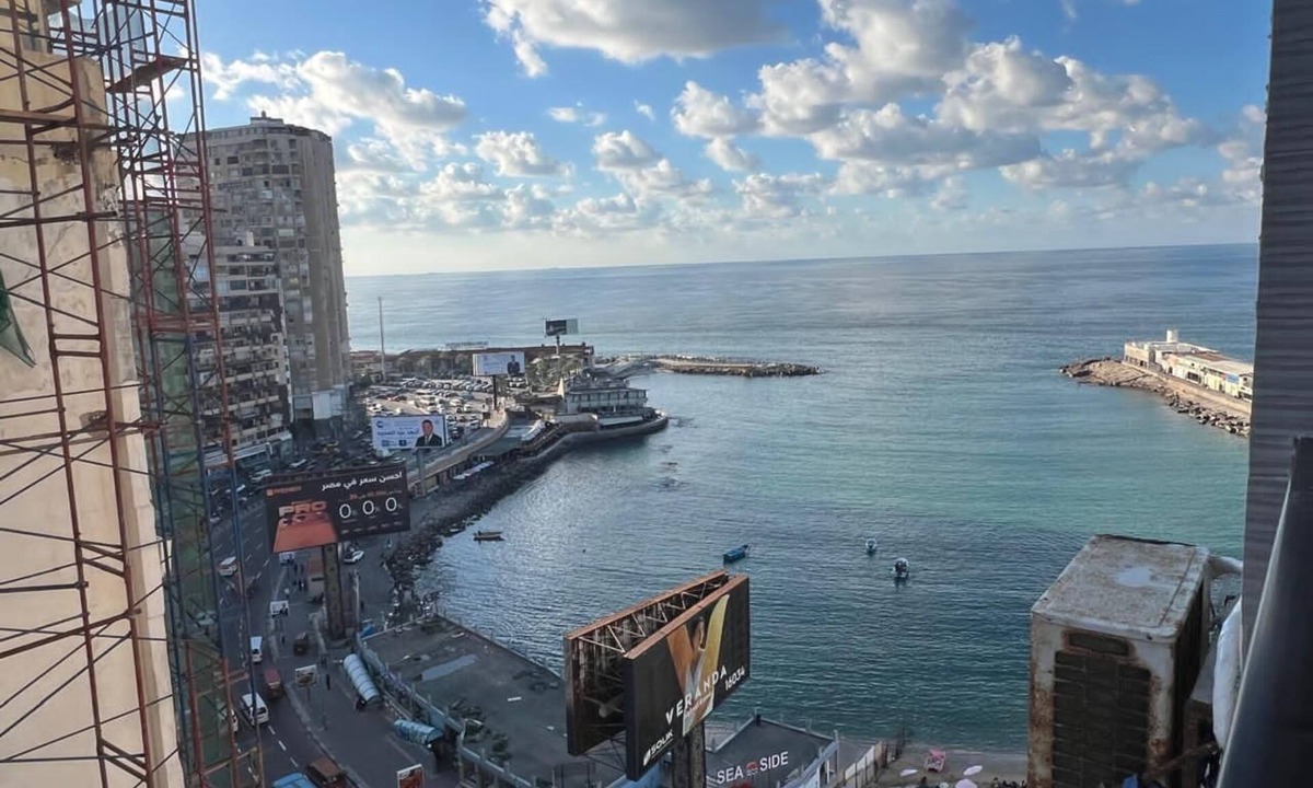 San Stifano Apartment | Charming 4-bedroom apartment with AC in Alexandria Governorate