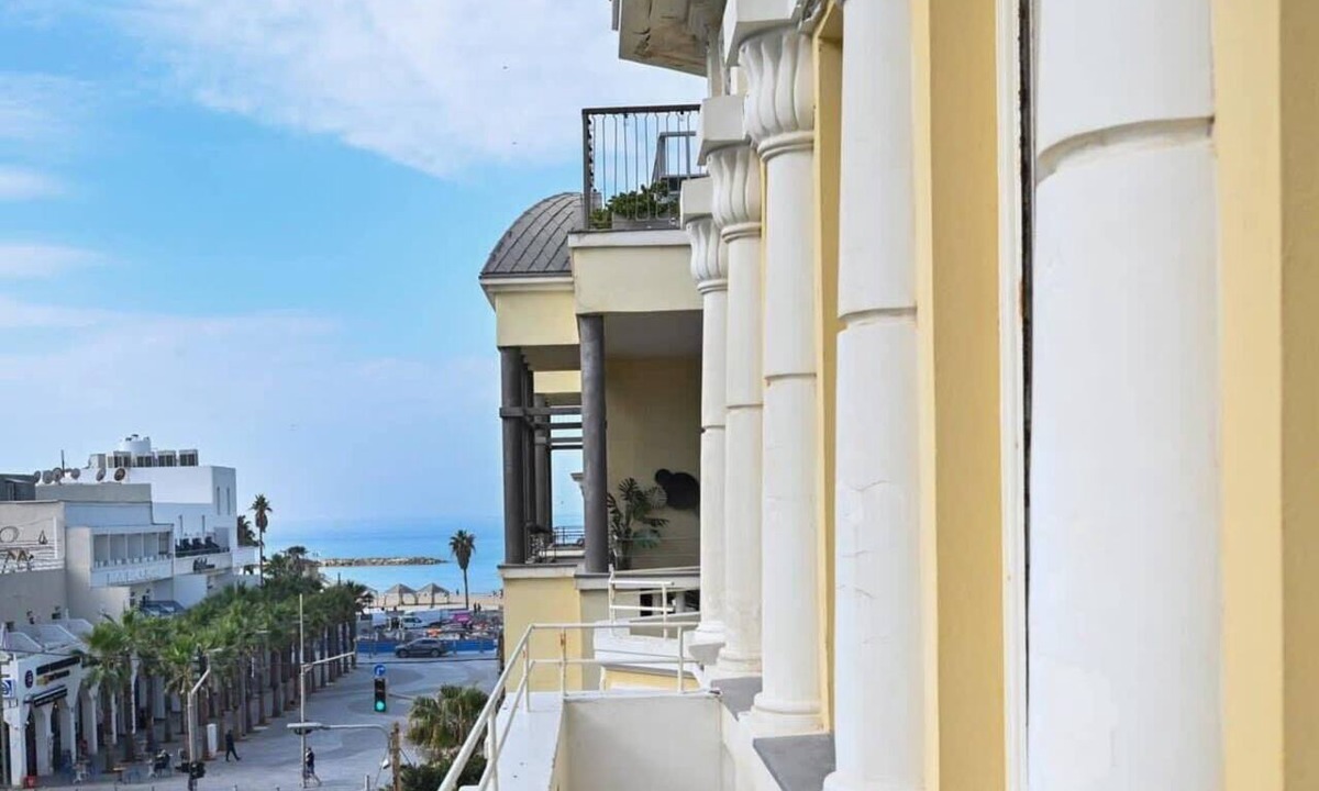 Tel Aviv City Center Apartment | Chic 2BR Apartment close to the beach by HolyGuest