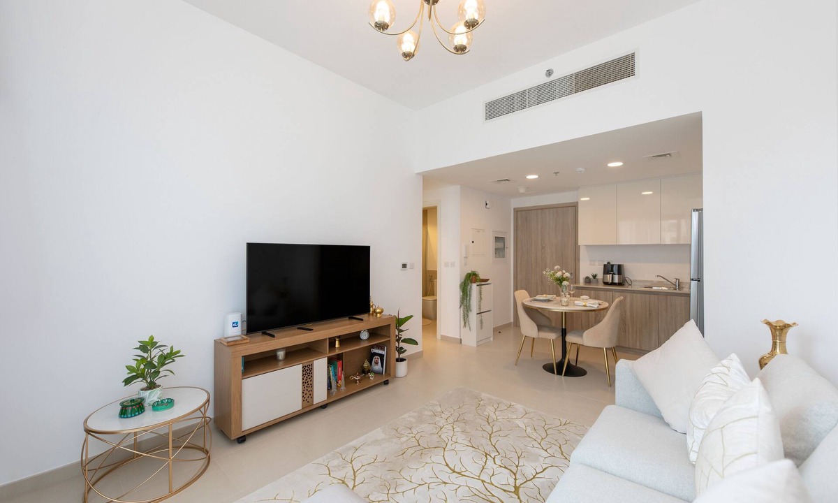 Dubai Apartment | Chic & Modern 1BR, Near Golf Course w/Pool & Gym