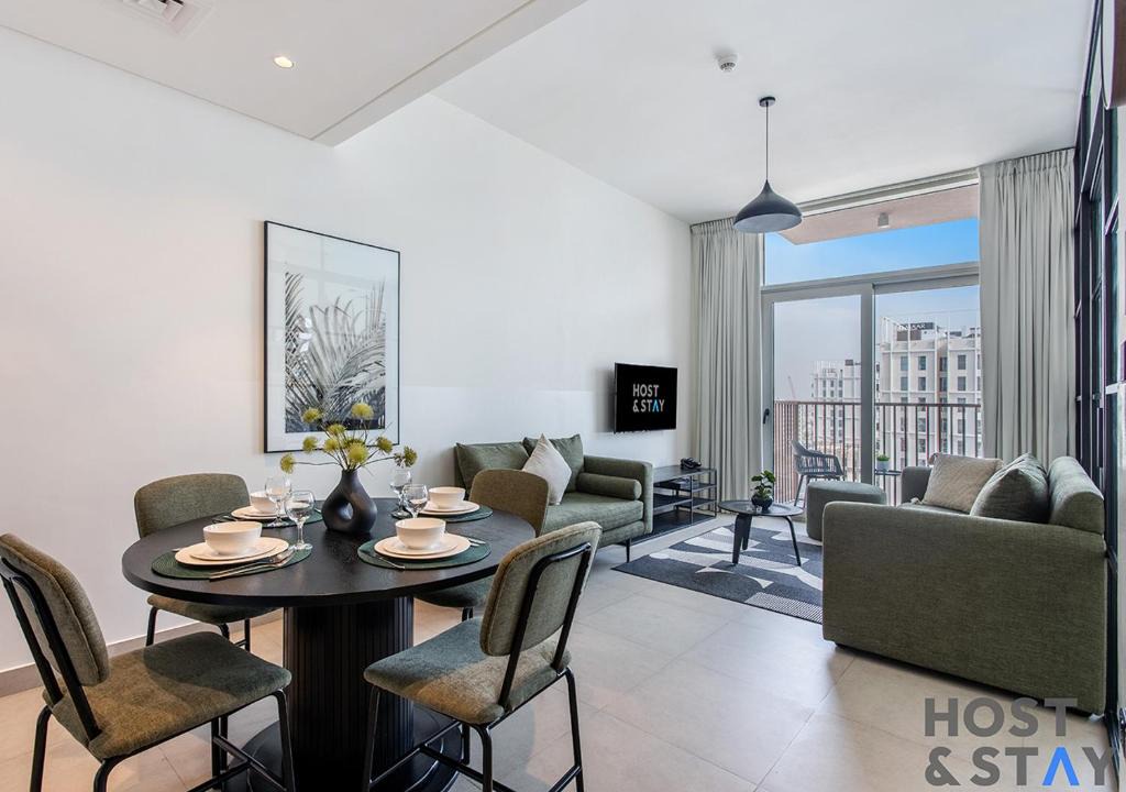 Dubai Apartment | Chic Urban 2BR at Collective 2