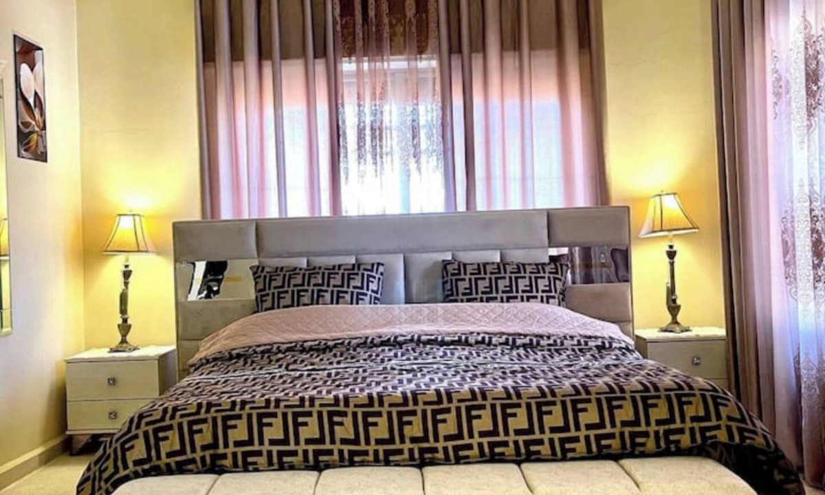 Al Jubeiha House | Classy 3 Bedroom Apartment