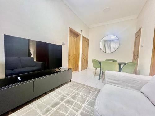 Deira Apartment | Close to the airport Near Abu Baker metro station