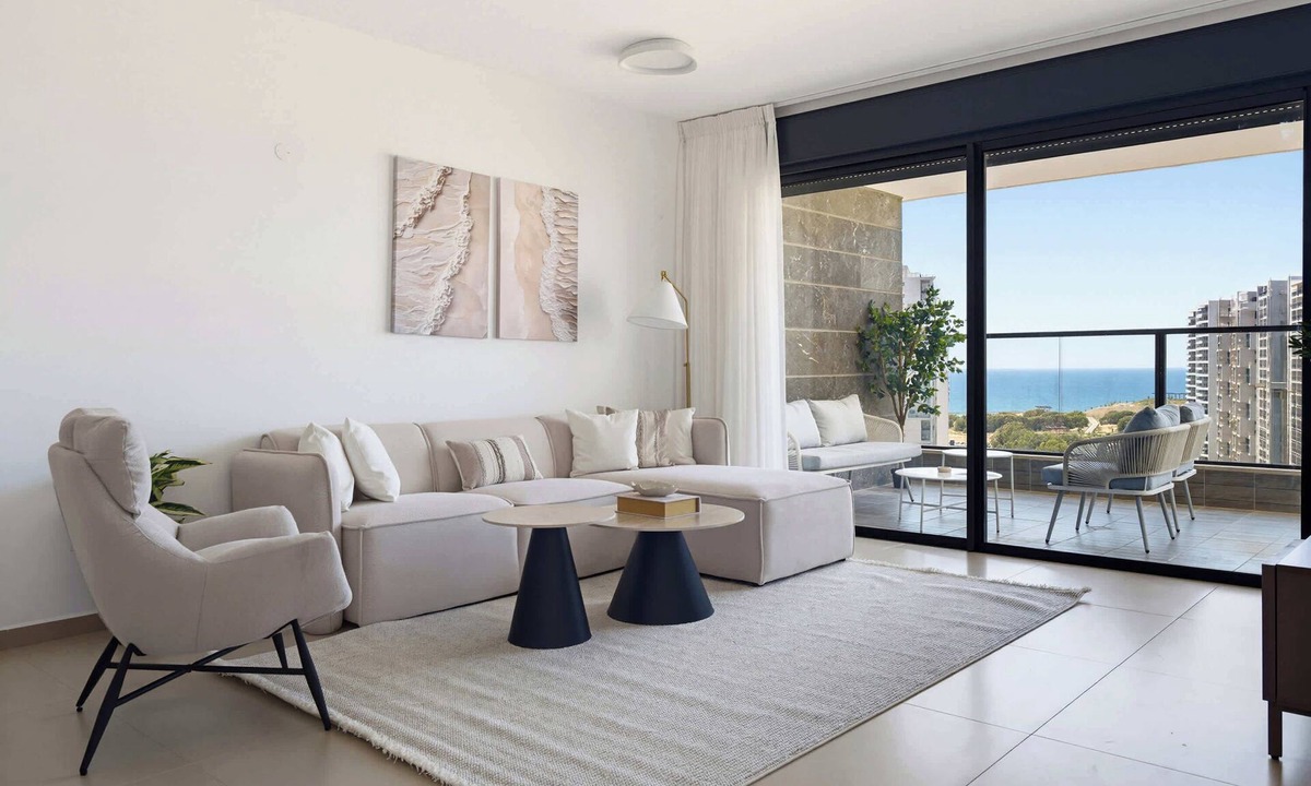Rishon LeTsiyon Apartment | Coastal 4BR Apt l Balcony & Mamad -Bldg Renovation