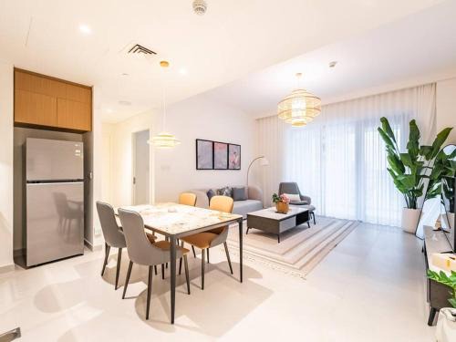 Dubai Apartment | Coastal Charm Casita : 1BR Creek Beach Elegance