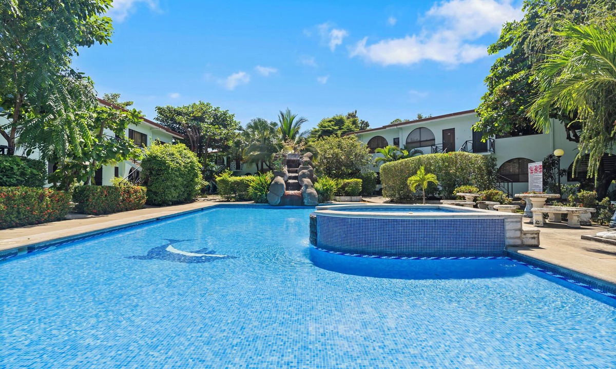 Coco Condo | Coastal Comfort: Spacious Second-Floor Getaway