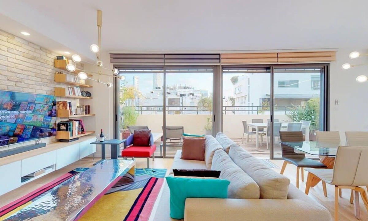 Tel Aviv City Center Apartment | Colorful Shenkin 3-BR by HolyGuest
