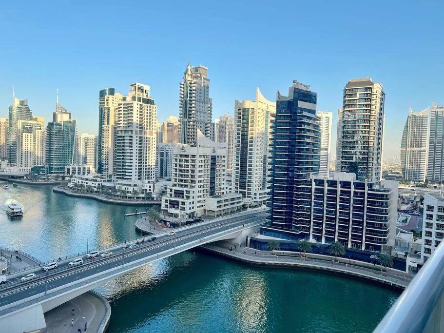 Jumeirah Beach Residence Apartment | Continental Tower, Dubai Marina - Bright & Elegant 1 Bedroom