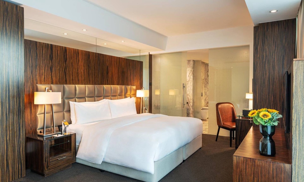 Jumeirah Lake Towers Hotel | Corner Deluxe | voco Bonnington | Skyline Views, Pool, Leisure Deck | 2 Units
