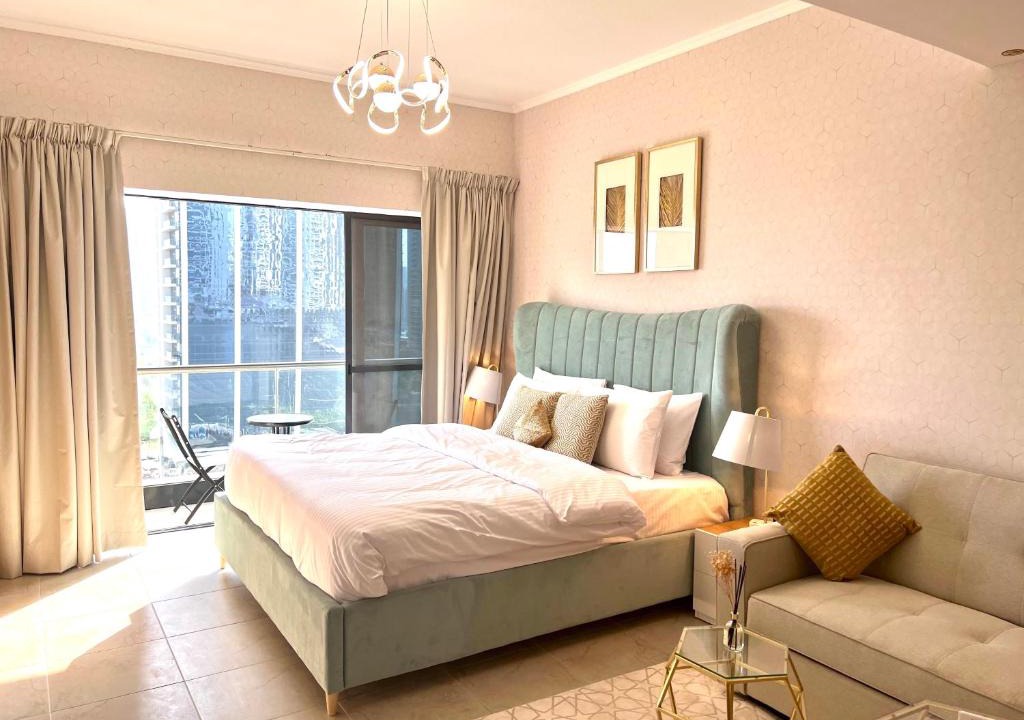Jumeirah Lake Towers Apartment | Cosmos Living Spacious with Balcony GCV1