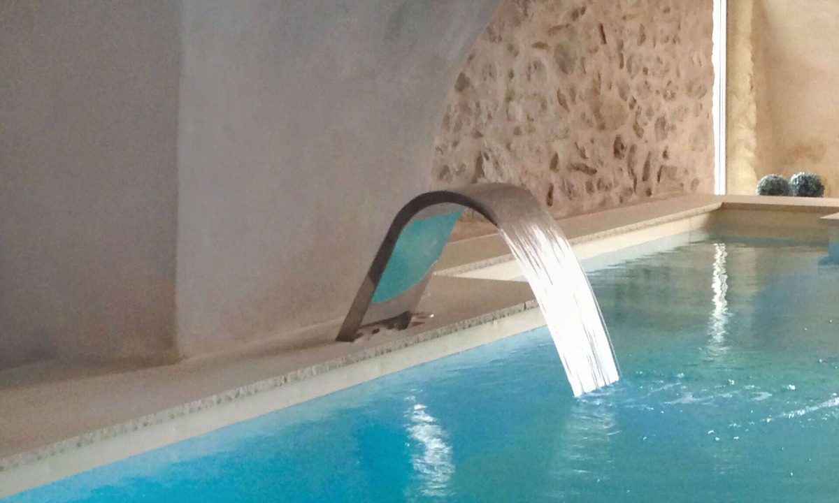 Lomaso Apartment | Cosy apartment for 4 guests with WIFI, private pool, TV, patio and pets allowed